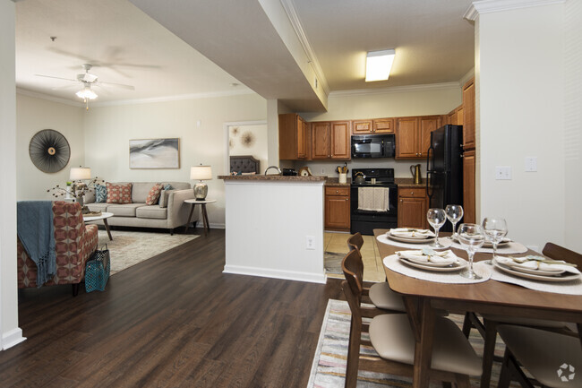 2BR, 2BA, 1,212SF - Dining Room - Emerald Ridge