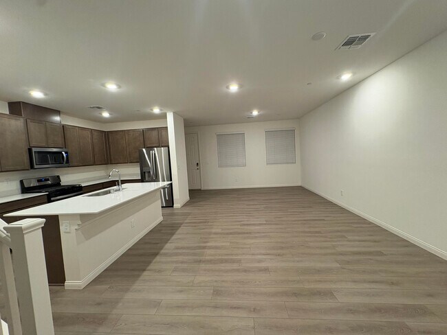 Sala de estar - 2485 Rofrano Pl