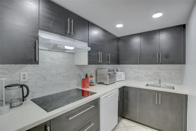 Foto del edificio - 200 S Birch Rd