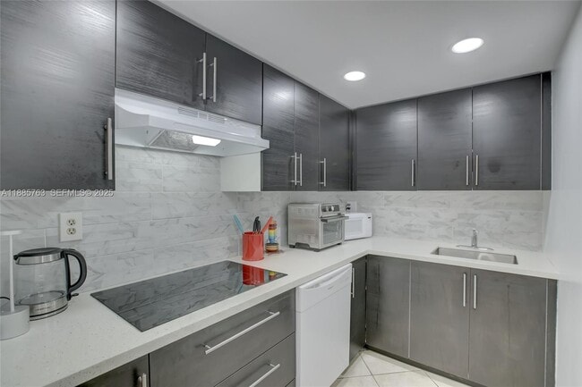 Building Photo - 200 S Birch Rd