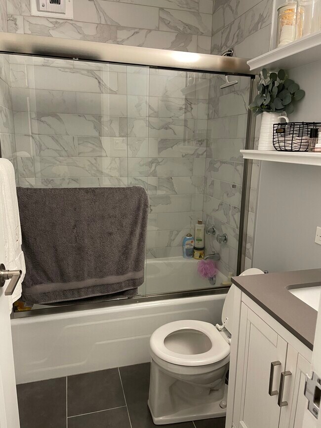 Foto del edificio - 3550 N Lake Shore Dr