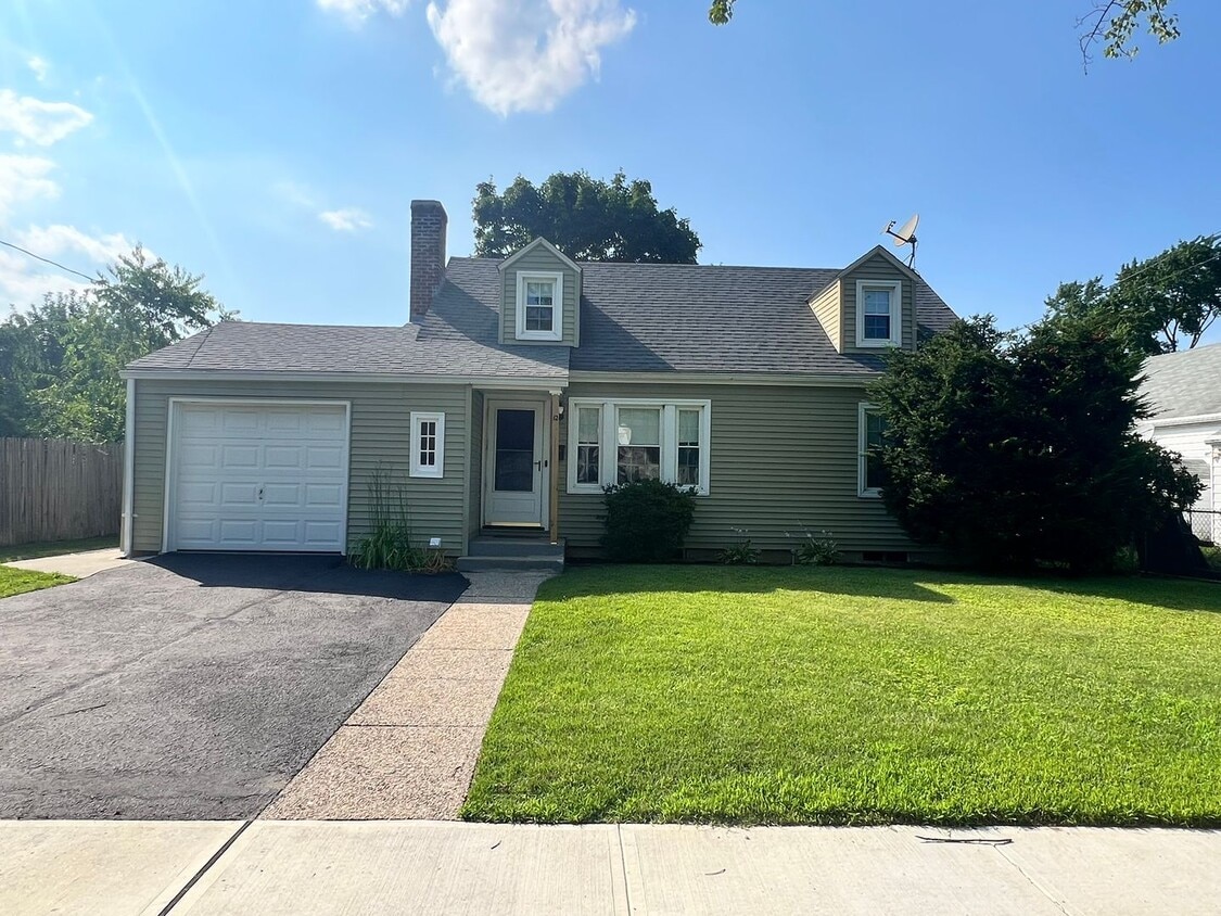 Primary Photo - Beautiful Single Family Home in East Sprin...