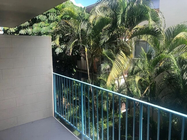 Building Photo - Updated 1/1 with Lanai and Parking spot!