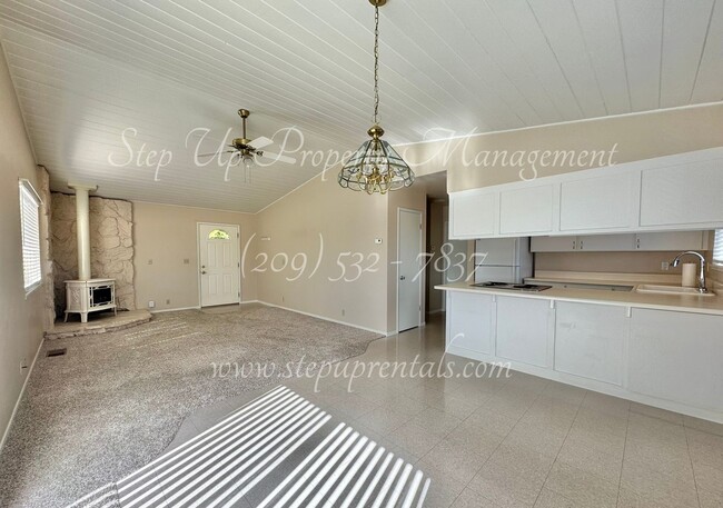 Foto del edificio - Charming & Cozy 2-Bedroom Home in Angels C...