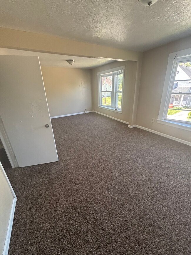 Foto del edificio - 4bd Single Cash Pay/Section 8