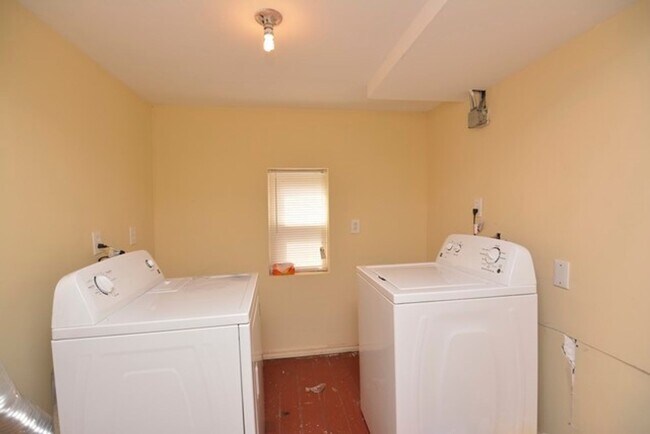 Foto del edificio - 3515 W McLean Ave