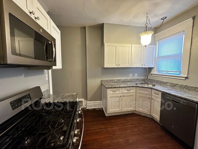 Building Photo - 305 E Whittier St