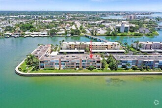Building Photo - 7560 Bay Island Dr S