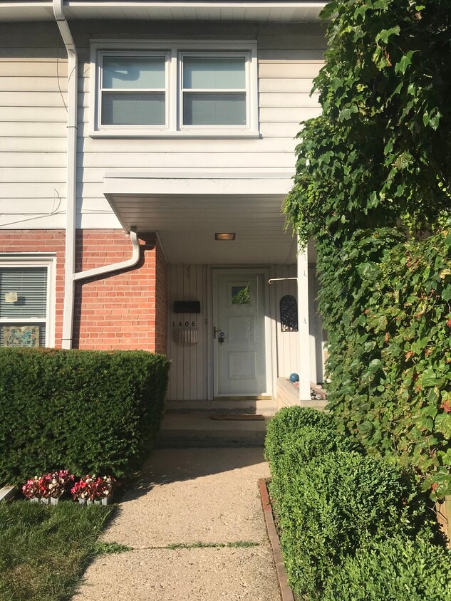 1406 Wilmette Ave, Wilmette, IL 60091 Townhome Rentals in Wilmette IL