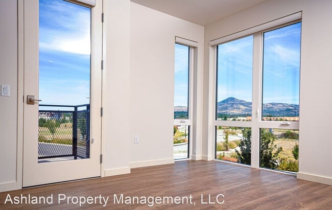 Building Photo - 1582 Myers Ln