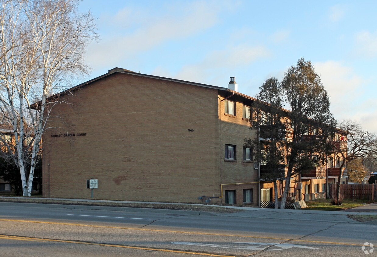Primary Photo - Sunset Gardens Court