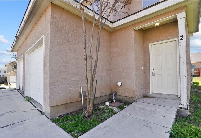 Foto del edificio - 3 Bedroom/2.5 Bath located in Woodlake Gol...