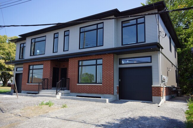 Building Photo - 1353 Gosset St