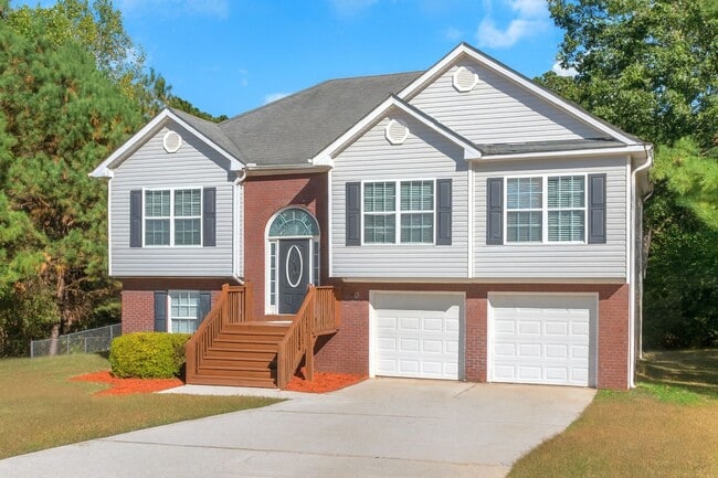 Photo - Spacious 4-Bedroom Split Foyer with 3 Bath... House