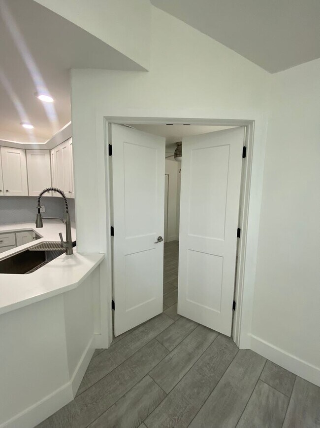 Foto del edificio - 615 RICHLAND Ct