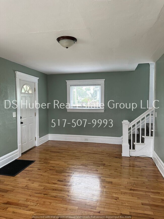 3 Bedroom home with hardwood floors! 1412 House Rental in Lansing