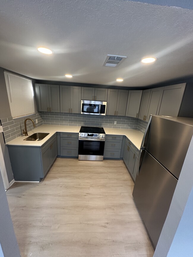 Foto del edificio - 3150 Belden Cir