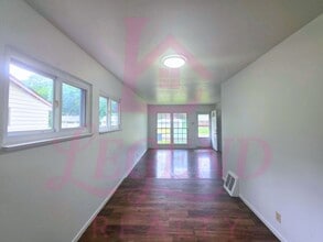 Building Photo - 10604 Spring Garden Dr