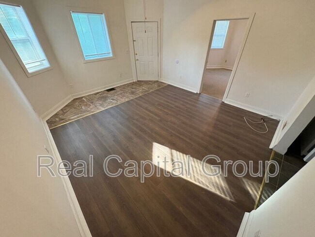 Foto del edificio - 340 N Main St