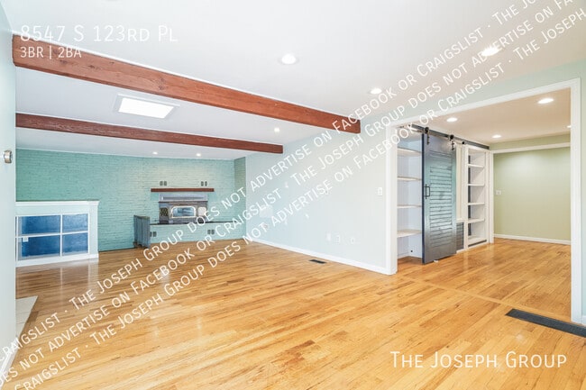 Building Photo - 8547 S 123rd Pl