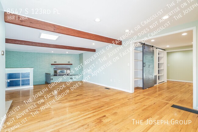 Foto del edificio - 8547 S 123rd Pl