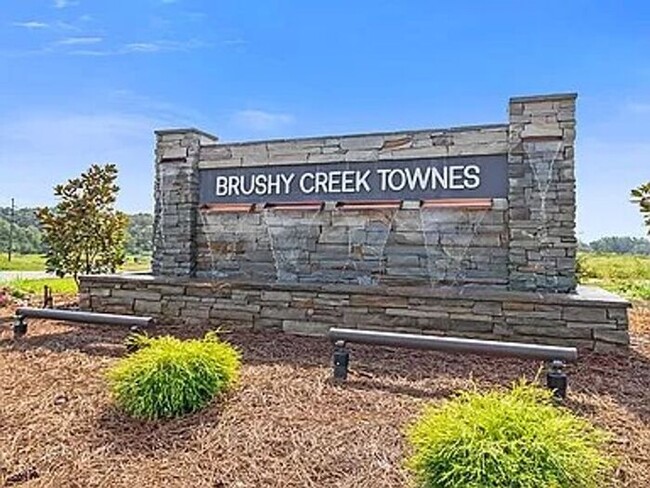 Building Photo - 3 Bedroom 2.5 Bathroom Townhome is located...