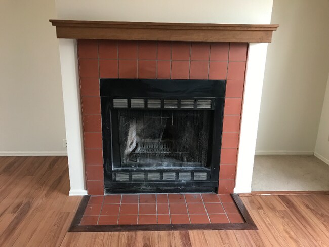 Building Photo - 6885 Parkridge Ct