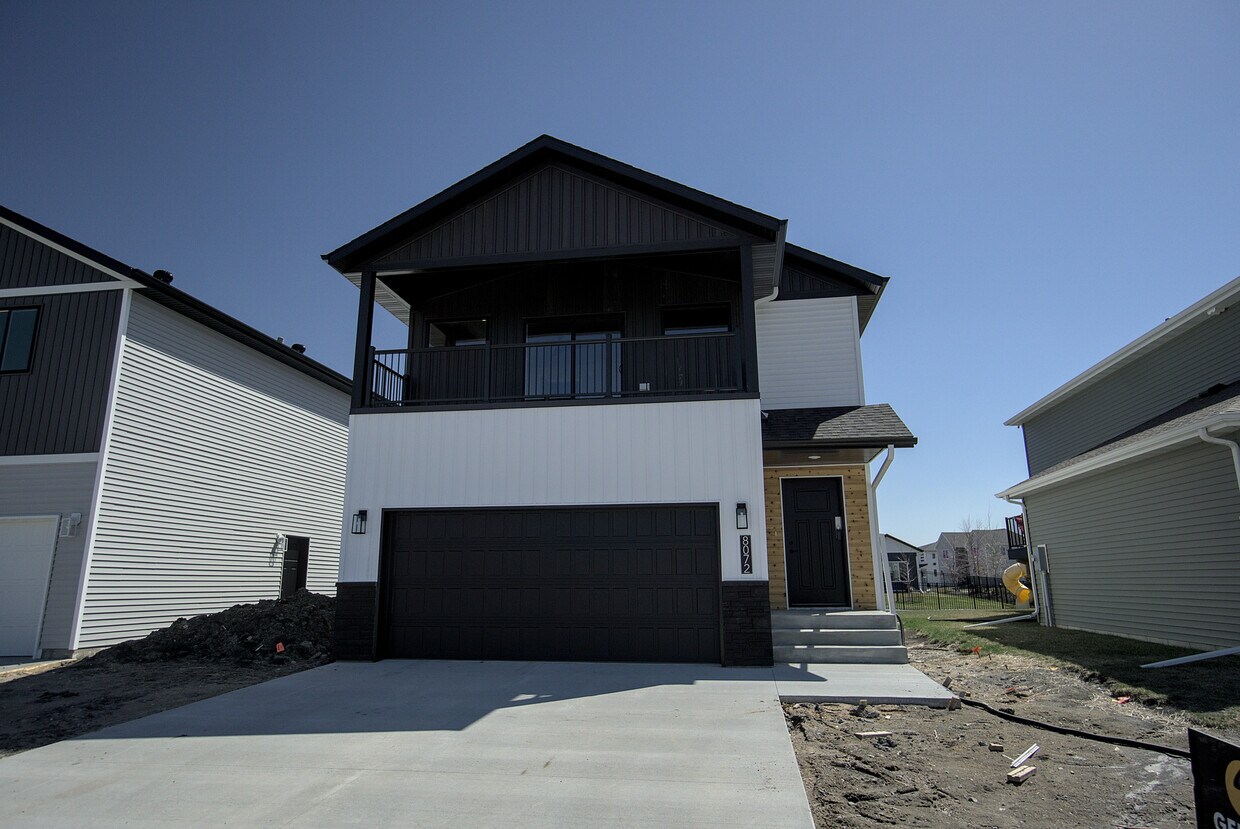 8072 Goldfinch Dr, Horace, ND 58047 House Rental in Horace, ND