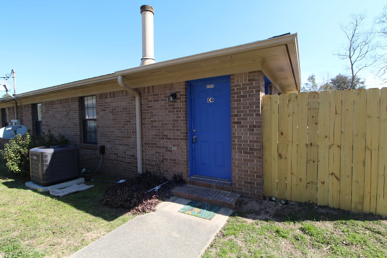 Primary Photo - **Updated 2-Bedroom, 2-Bathroom Apartment ...