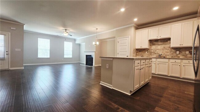 Foto del edificio - 4414 Sunny Oak Ln
