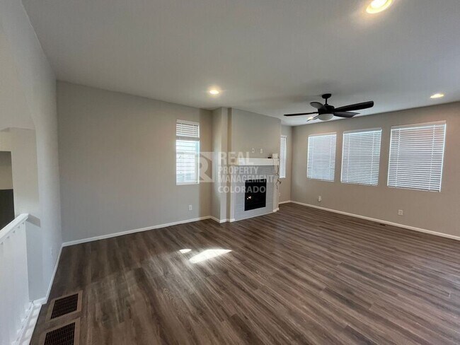 Foto del edificio - 15899 Warner Dr