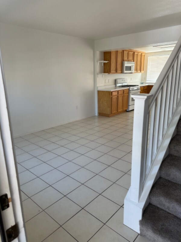 Building Photo - 521 Daniels Ave