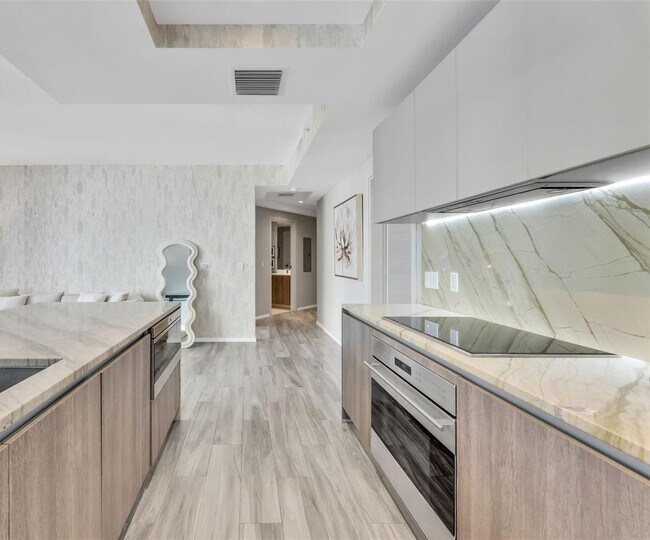 Building Photo - 801 S Miami Ave