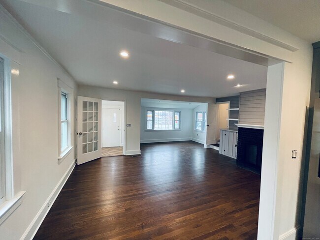 Building Photo - 317 Strawberry Hill Ave
