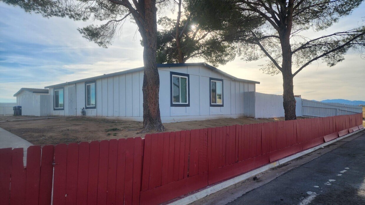 Primary Photo - 9820 N Loop