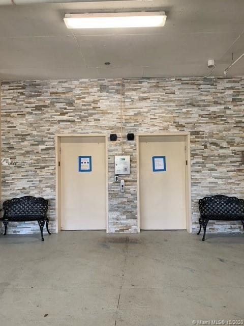 Foto del edificio - 8440 SW 8th St