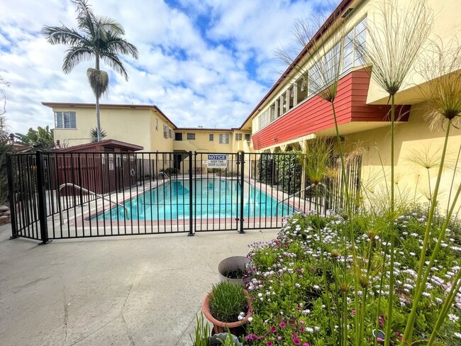 Building Photo - Cute Leimert Park 1bd/1ba unit with parkin...