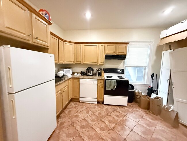 Building Photo - 99 Calumet St