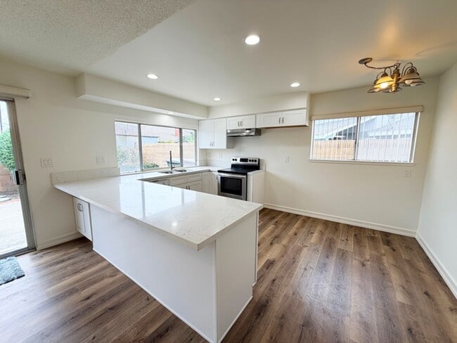 Foto del edificio - 3 Bdrm/2 Bath Home w/Large Yard and Garage in Anaheim