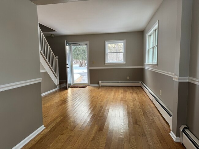 Cottage entry is only steps from parking area - 75 Fostertown Rd