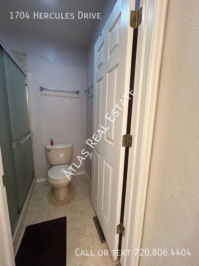 Foto del edificio - COMING SOON!! Move-In June 15th - 4 Bedroo...