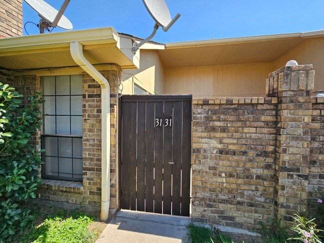 Building Photo - 3125 Tudor Ln
