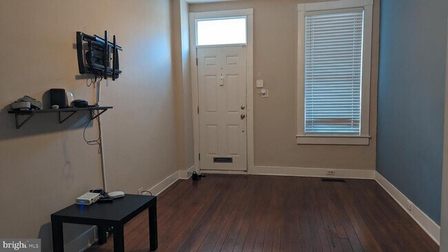 Building Photo - 124 W Hamburg St