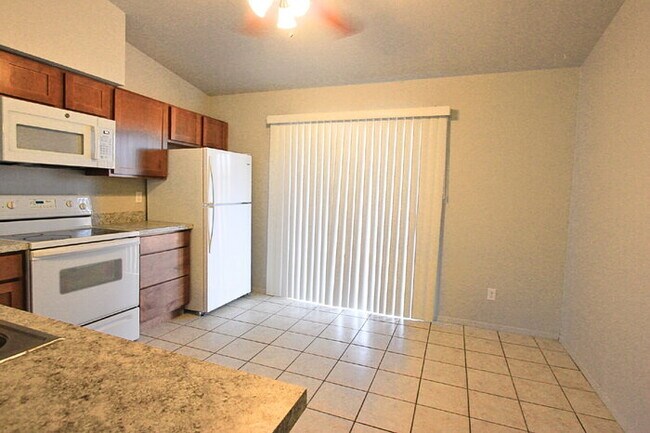 Foto del edificio - 4717 E Camino St