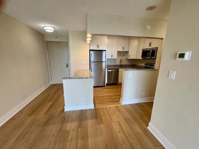 Foto del edificio - 1660 N Prospect Ave