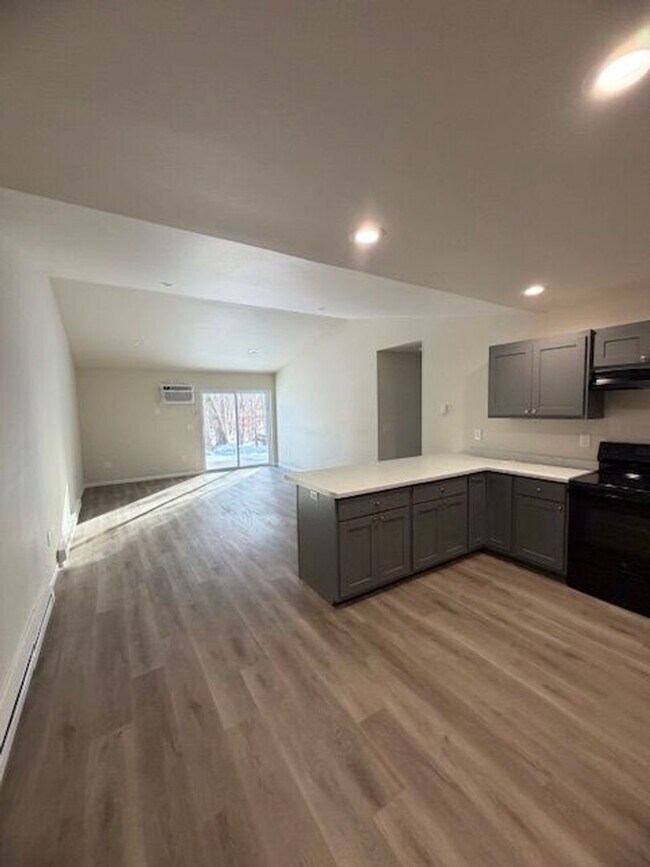 Foto del edificio - 8339/8341 3rd St