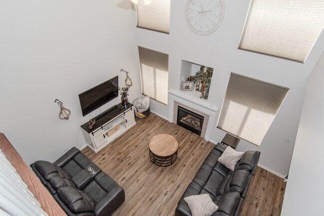 Foto del edificio - 1715 Fieldstone Dr S