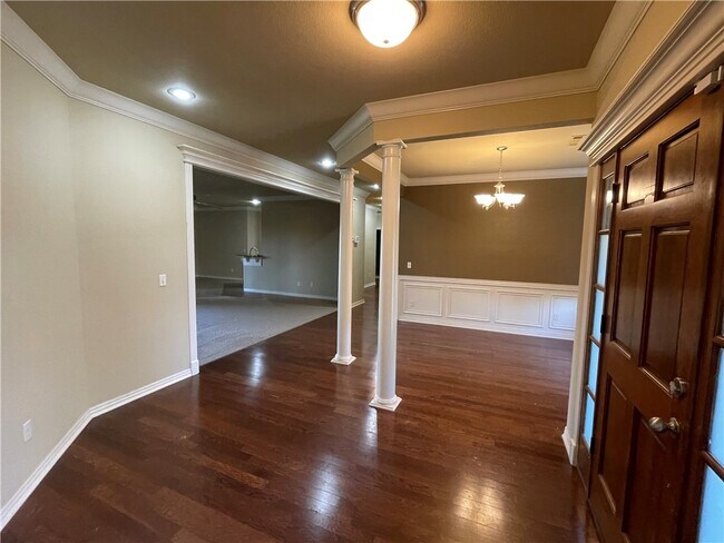 Foto del edificio - 2427 W McKinley Blvd