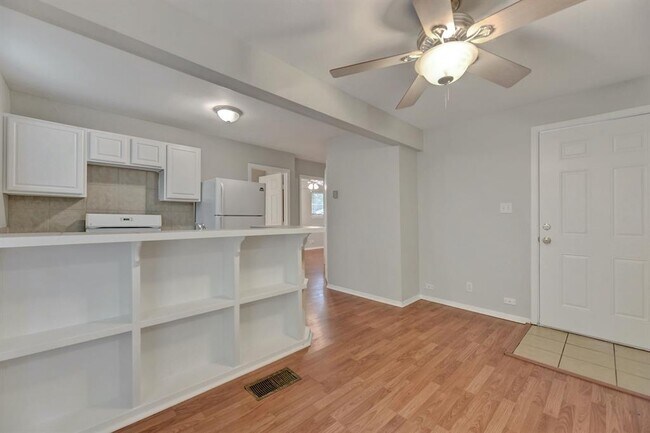 Foto del edificio - 2712 Whitis Ave