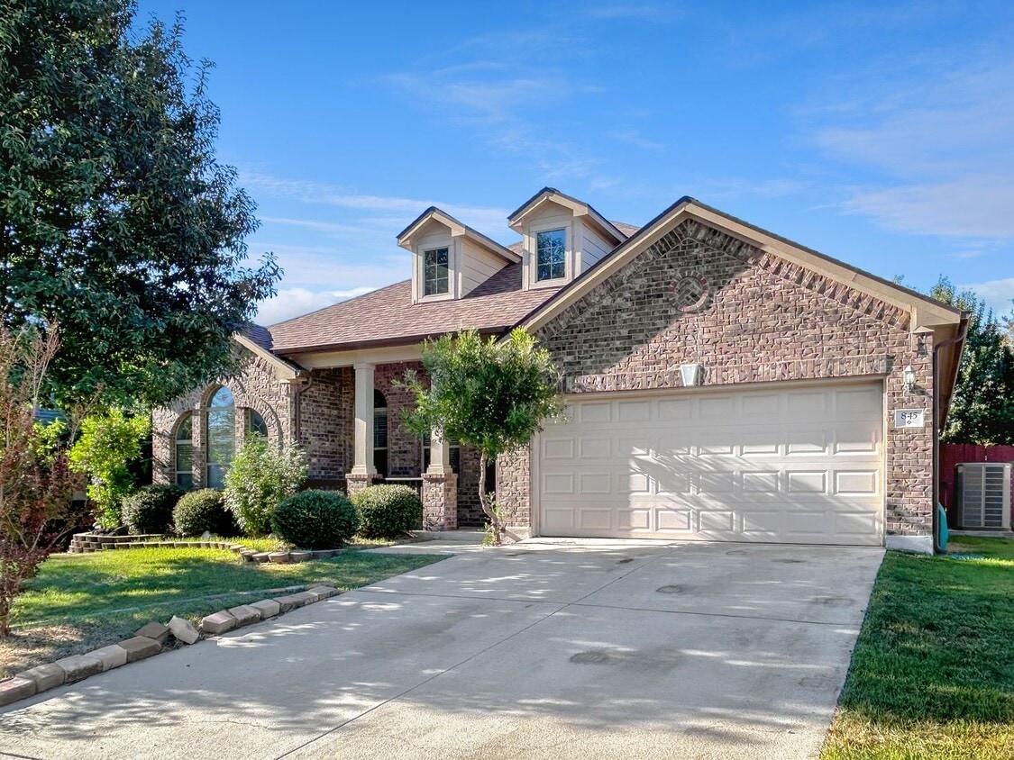 Primary Photo - Spacious and Stylish in Schertz!